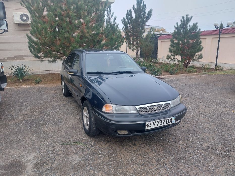 Neksia 1  avtomashinasi sotiladi