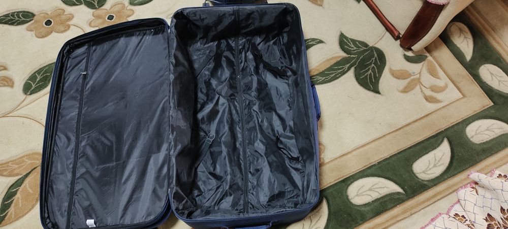 Чемоданы почти новые разных размеров хорошего качества