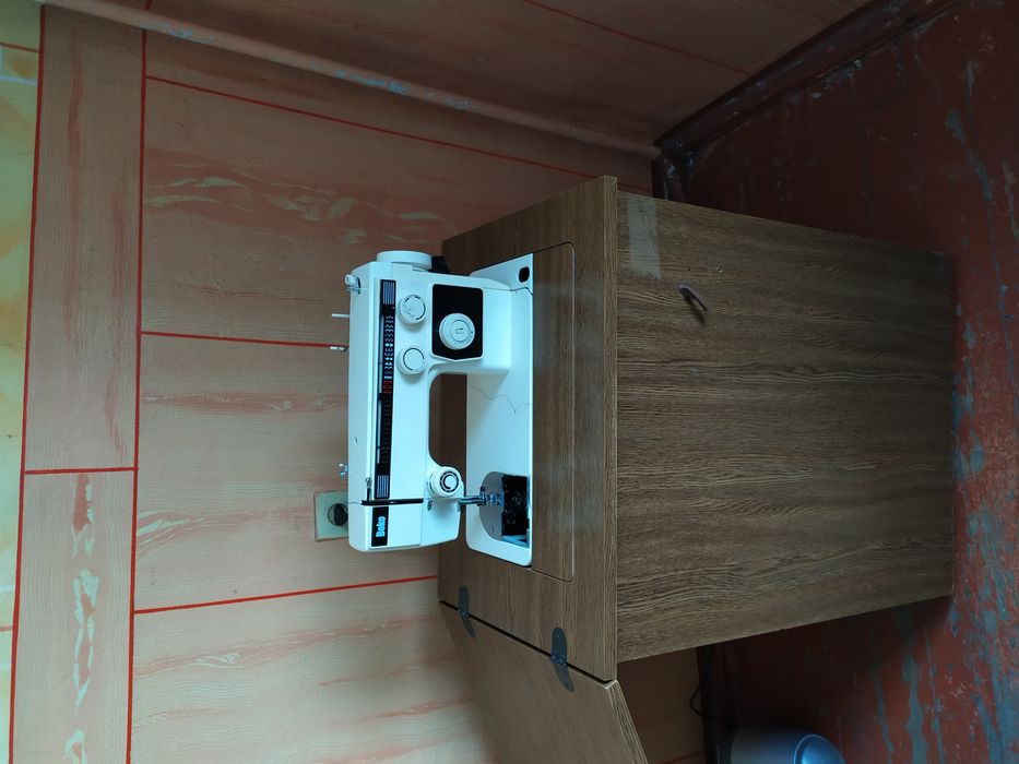 Продам швейную машинку