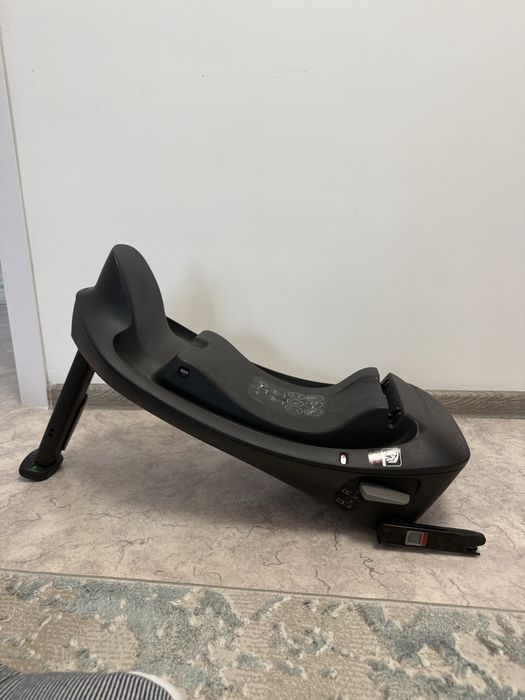 Продается автокресло Cybex с платформой