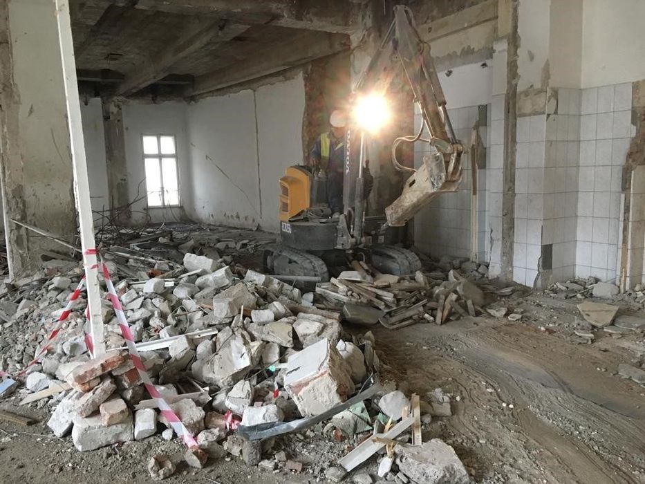 Debarasari,1 lei,demolări,transport,moloz prețuri corecte,