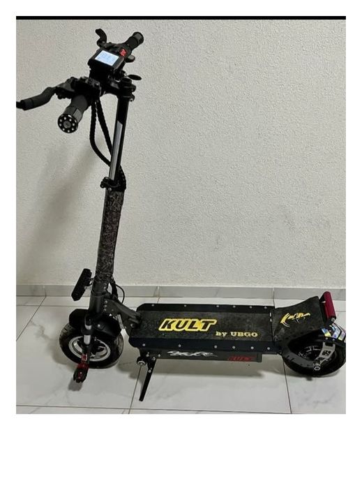 Vând trotineta electrică Kult by Ubgo lll