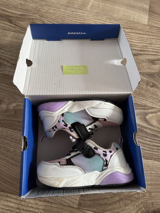 Продам обувь для девочки