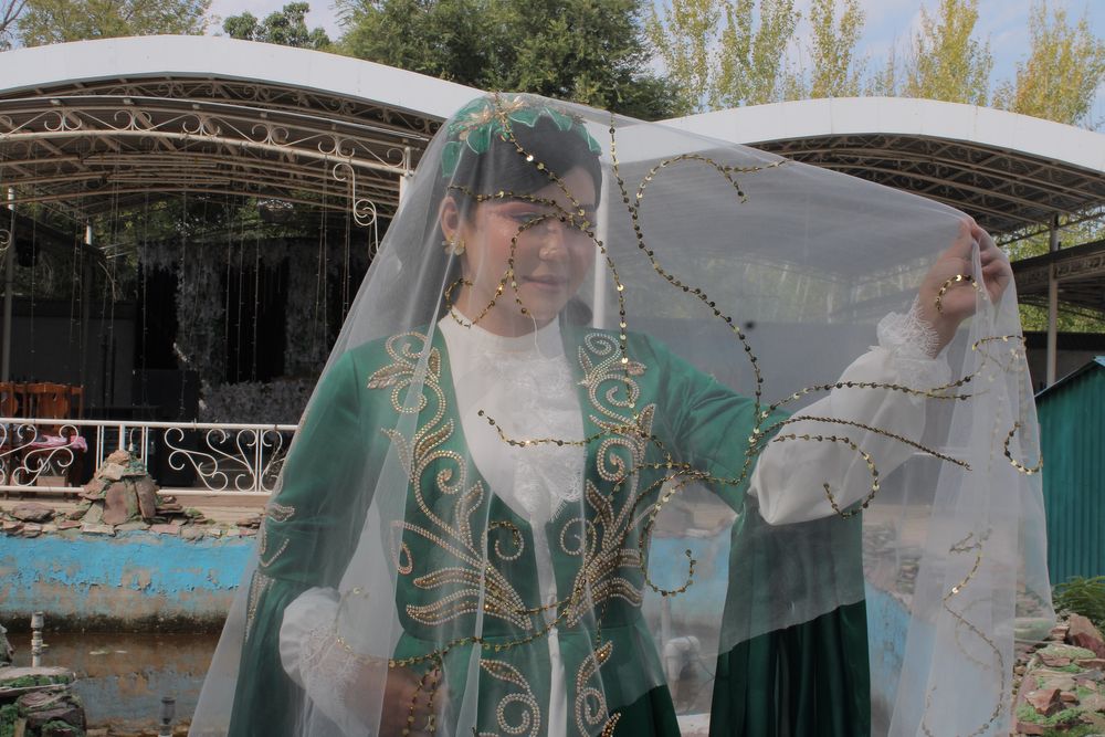 Ansambllar srochni sotiladi