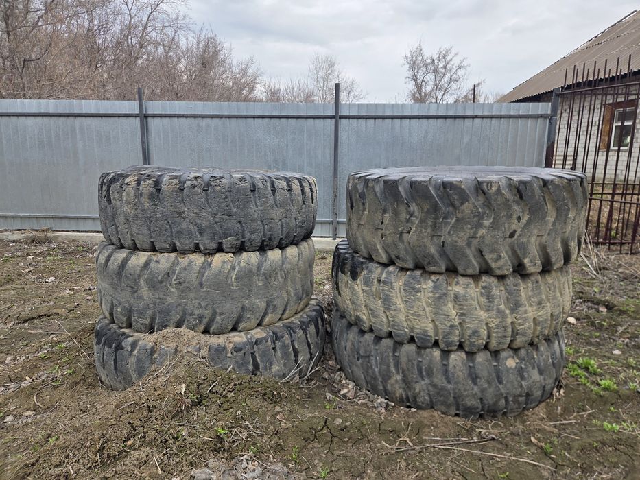 Продам шины на погрузчик 3кубовыи