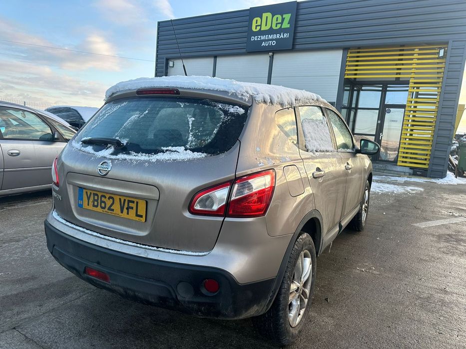 Dezmembrez / Piese auto Nissan qashqai bej 2010 1.6 benzina