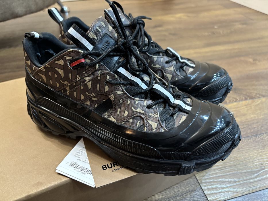 Продаю кроссовки