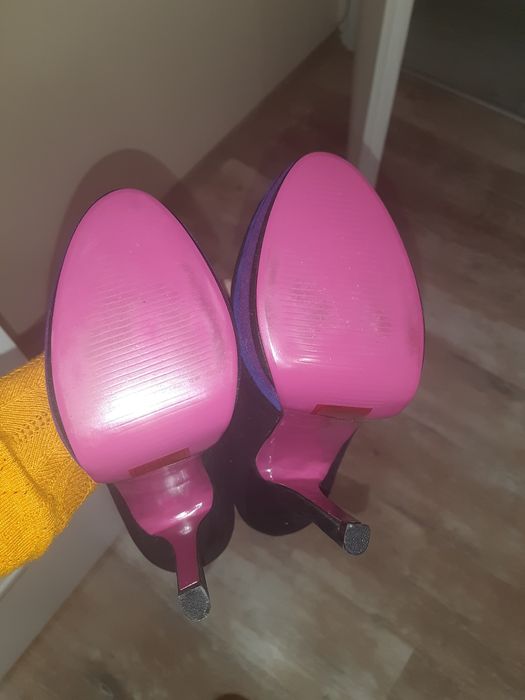 Нови дамски обувки на ток