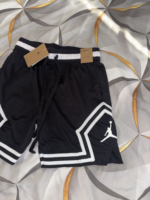 Pantaloni scurti Jordan. S; M; L