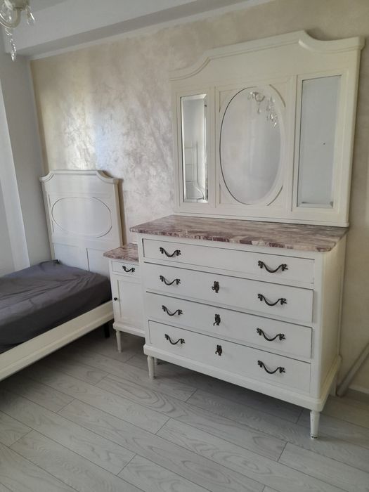 închiriez apartament