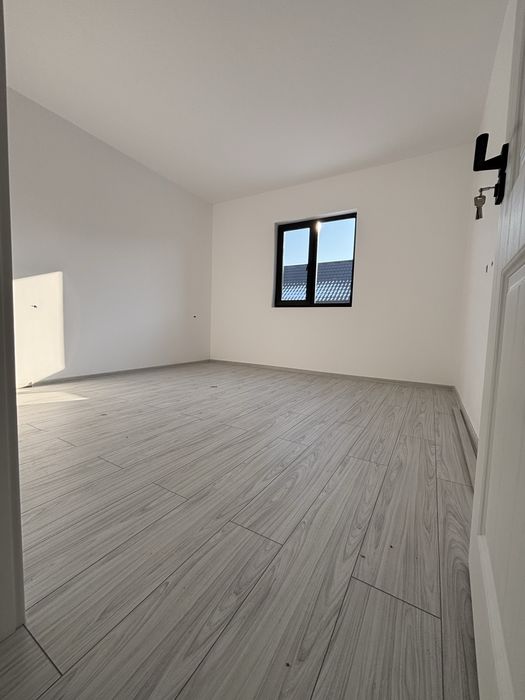 Vand casa 4 camere navodari zona linistita