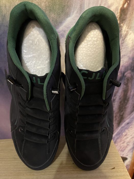 Продам новые кросовки