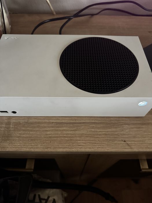 Xbox series s cu o maneta 512gb