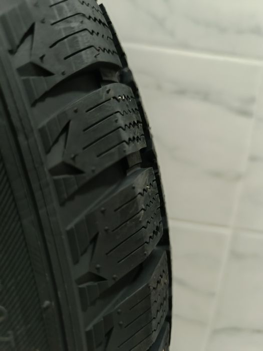 Зимние шины комплект