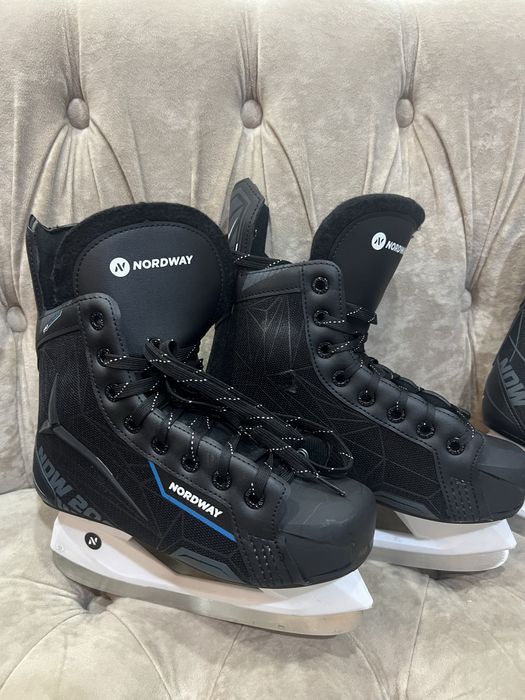 Продам коньки 38 размер. 2 пары  новые