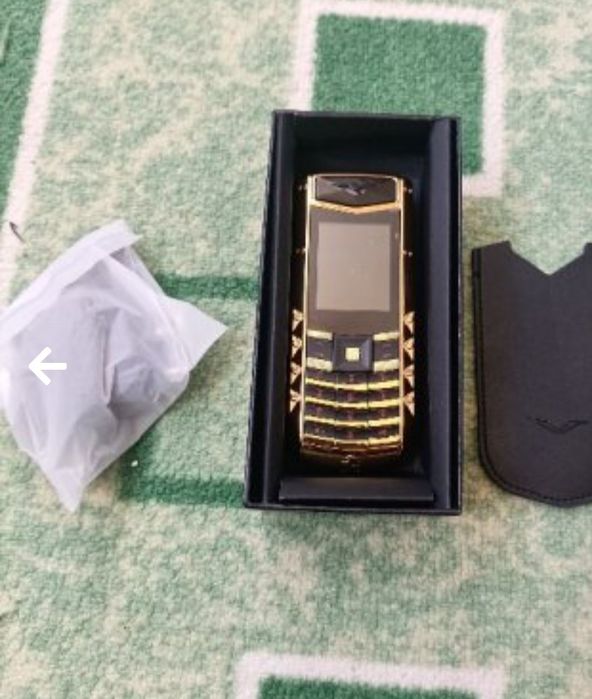 Мобилен телефон марка SERVO с две СИМ карти + кутия + зарядно - работи