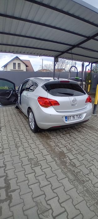 Vând Opel Astra J 2010