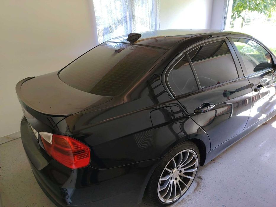 Vand BMW seria 3 2008 pentru mai multe  detalii sunati la nr de tel +49 1590 1770428