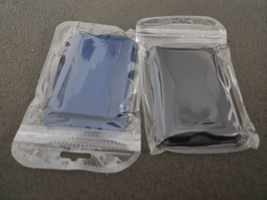 Vand doua portofele/suporturi de card atasabile carcasei de telefon