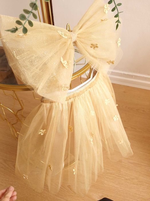 Брокатена детска пола и панделка