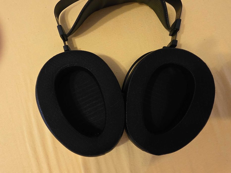 Casti HiFiMAN Arya Organic, arata si functioneaza impecabil.