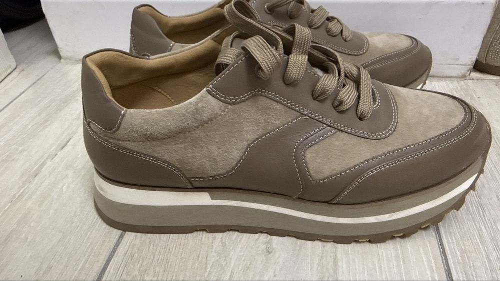 кроссовки за 9000 Тг, рр 38