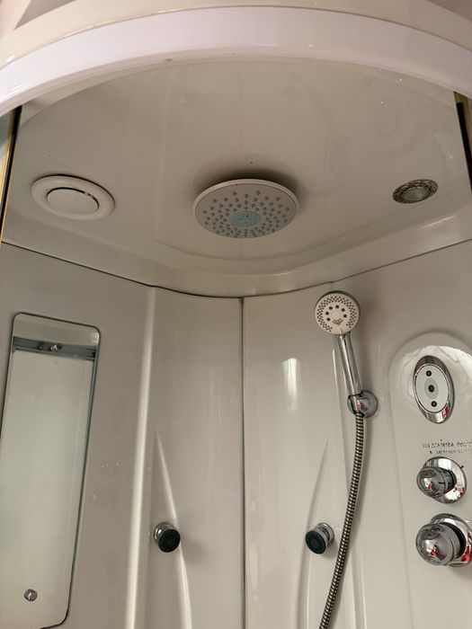 Cabina de dus cu hidromasaj