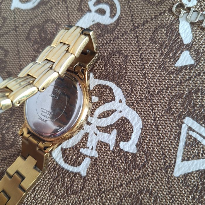 Часы женские GUESS