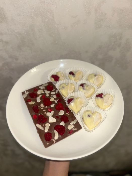 Шоколад с орешками