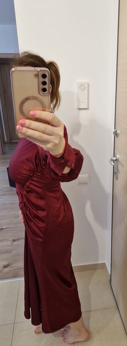 Rochie visinie,din material satinat, cu maneca lunga