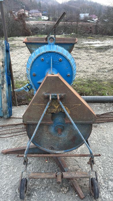 Vand mori pentru tractor