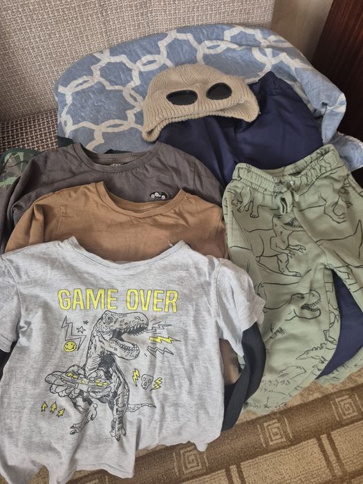 Отдам за шоколадку пакет вещей