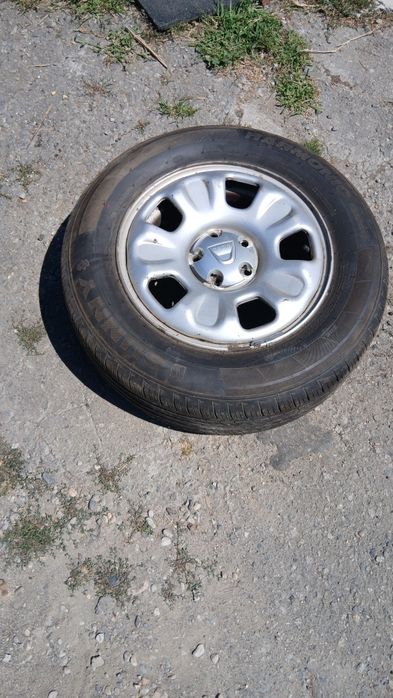 Vând  set jante cu cauciucuri Dacia Duster