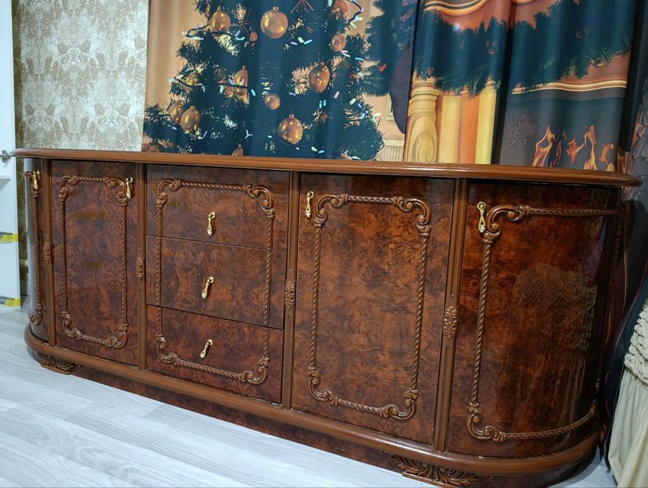 Продаётся большая тумба для зала под телевизор в отличном состоянии!