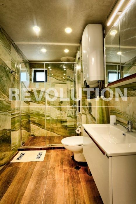 Дава се под наем Тристаен апартамент в Варна, Галата - 108 кв.м за 800 € - Снимка #6