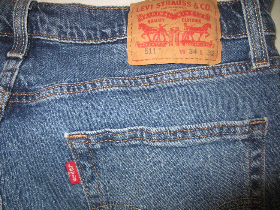 Blugi Levis 511, masura W34 L32,Talie =86cm, Lungime=104cm, croiala dreapta fermoar, 99%bumbac+1%elasthan, stare f.buna