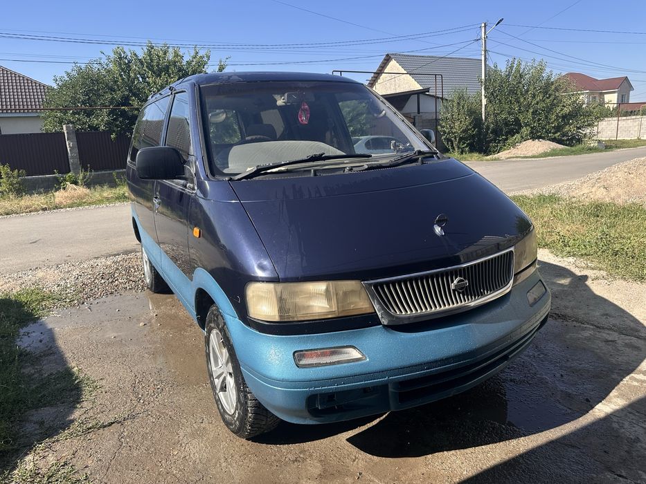Ниссан Ларго 2,4 бензин автомат