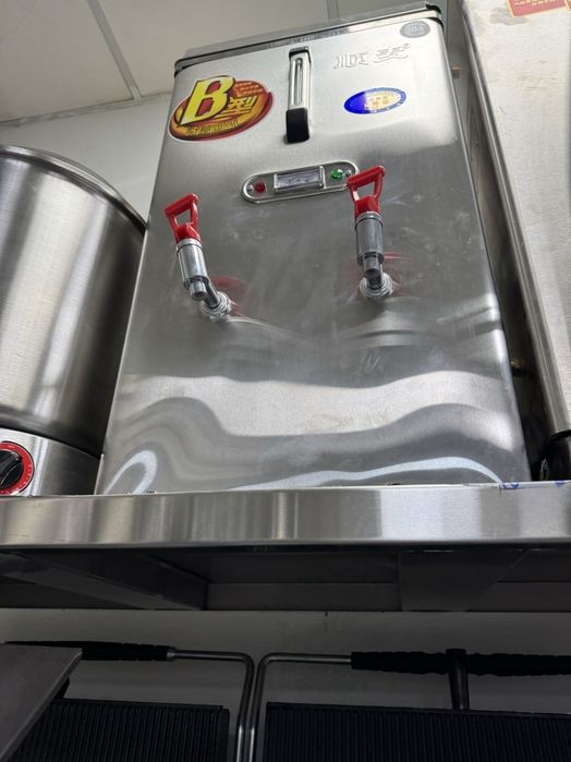 Samovar .samavar.uzini tuldiradigan. avtopadacha samavor