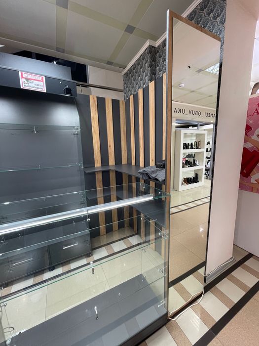 Продам витрины. Цена 270000. Срочно!