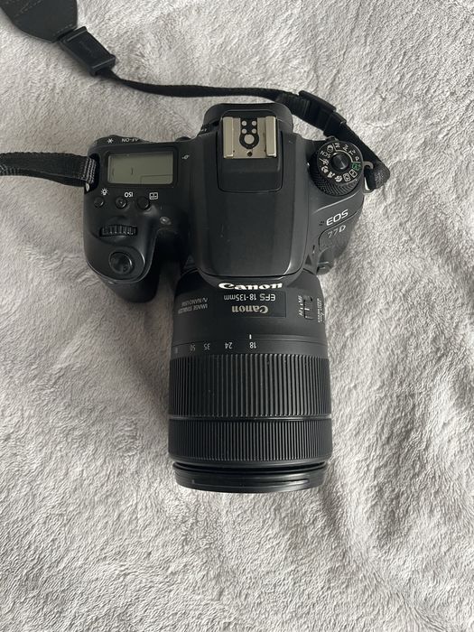 Canon EOS 77D + Obiectiv 18-135mm Nano USM + 2 filtre Hoya + accesorii