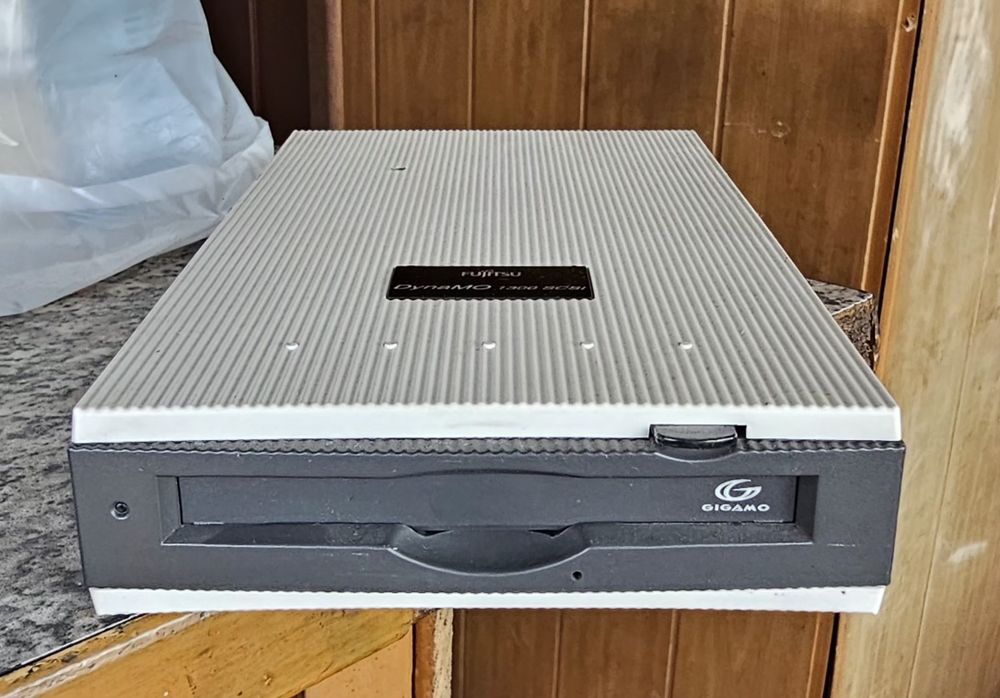 Fujitsu Dyna MO 1300 SCSI-MDM3130SS, 1,3 GB