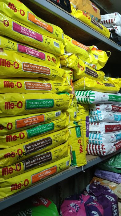 Корма для собак и кошек.