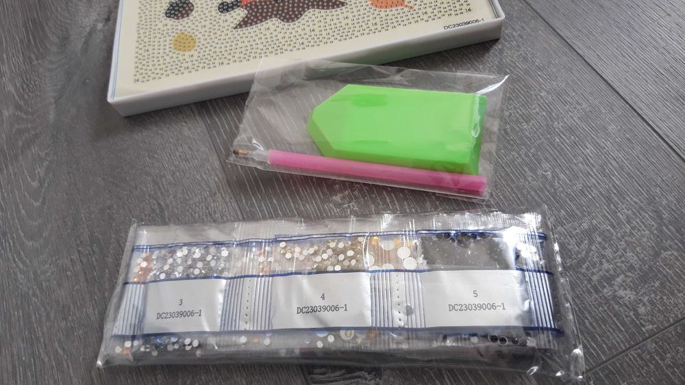 Set creativ cu diamante