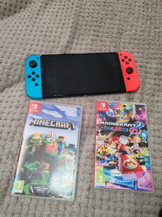 Nintendo switch cu gentuță si trei jocuri