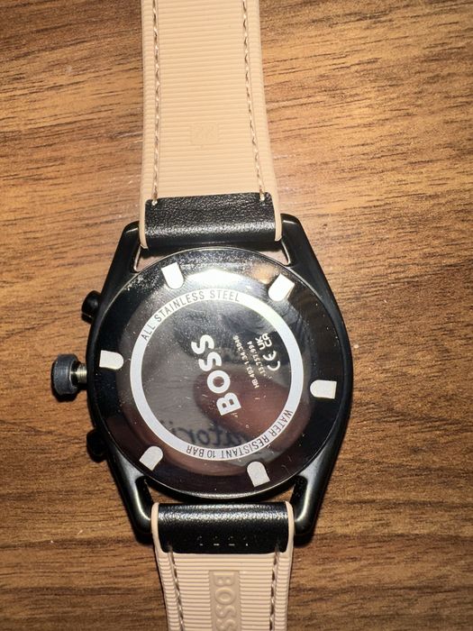 Ceas boss nou fara eticheta