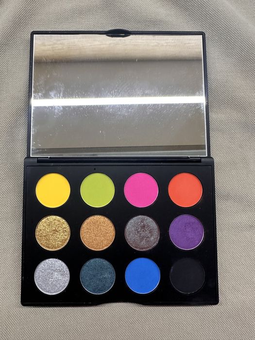 Палитра Mac cosmetics Library it’s designer