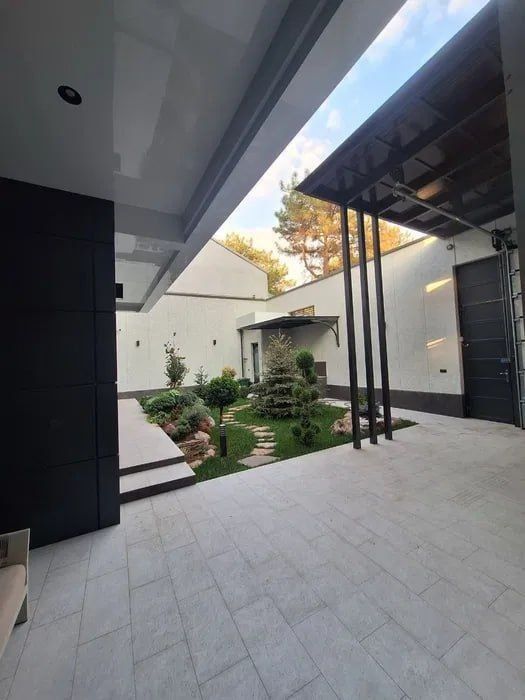 срочно продается хай-тек Евродом Амур-Темур махалла 3-соток 4-уровень