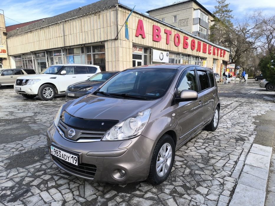 Nissan Note 2010 автомат
