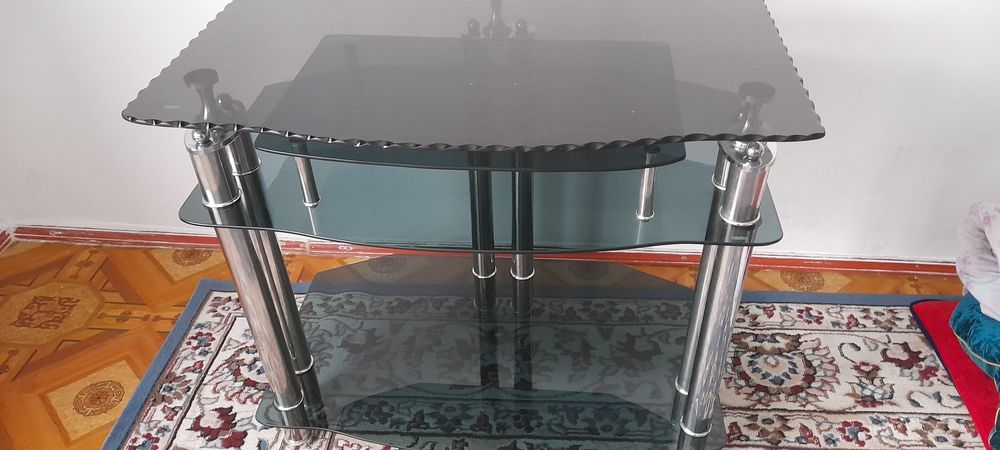 Подставка под ТВ в хорошем состояний цена 2000 тенге торг