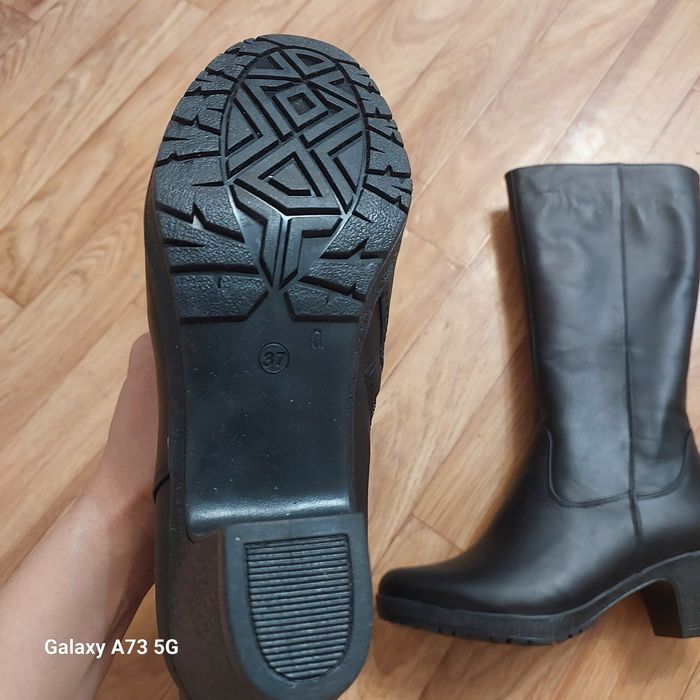Продам женские зимние сапоги